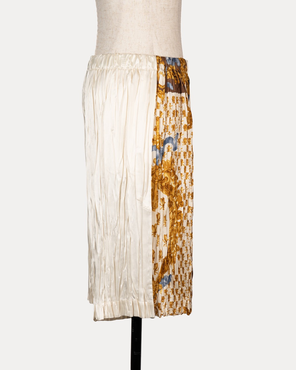 ”pleated” Vintage Scarf Shorts